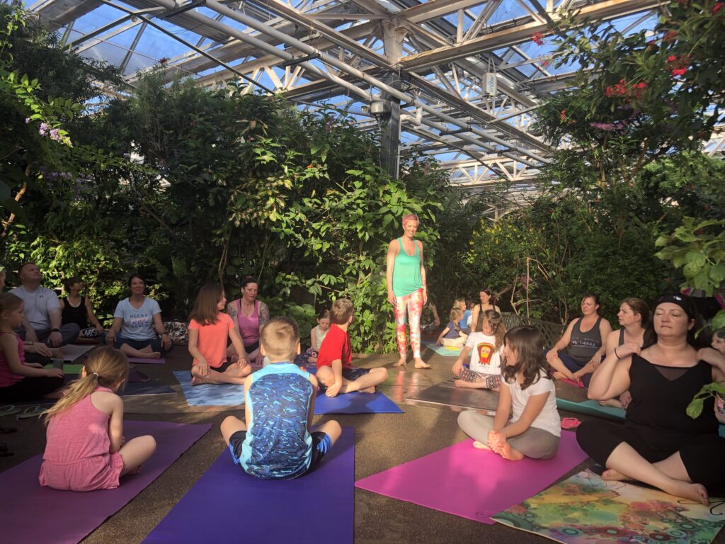Family Rainforest Yoga (Kelsey Mueller)