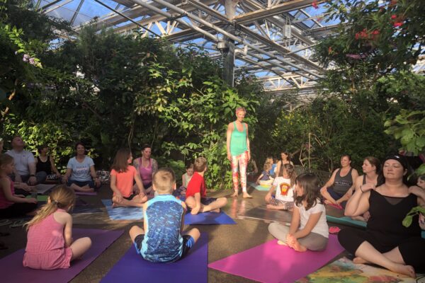 Family Rainforest Yoga (Kelsey Mueller)